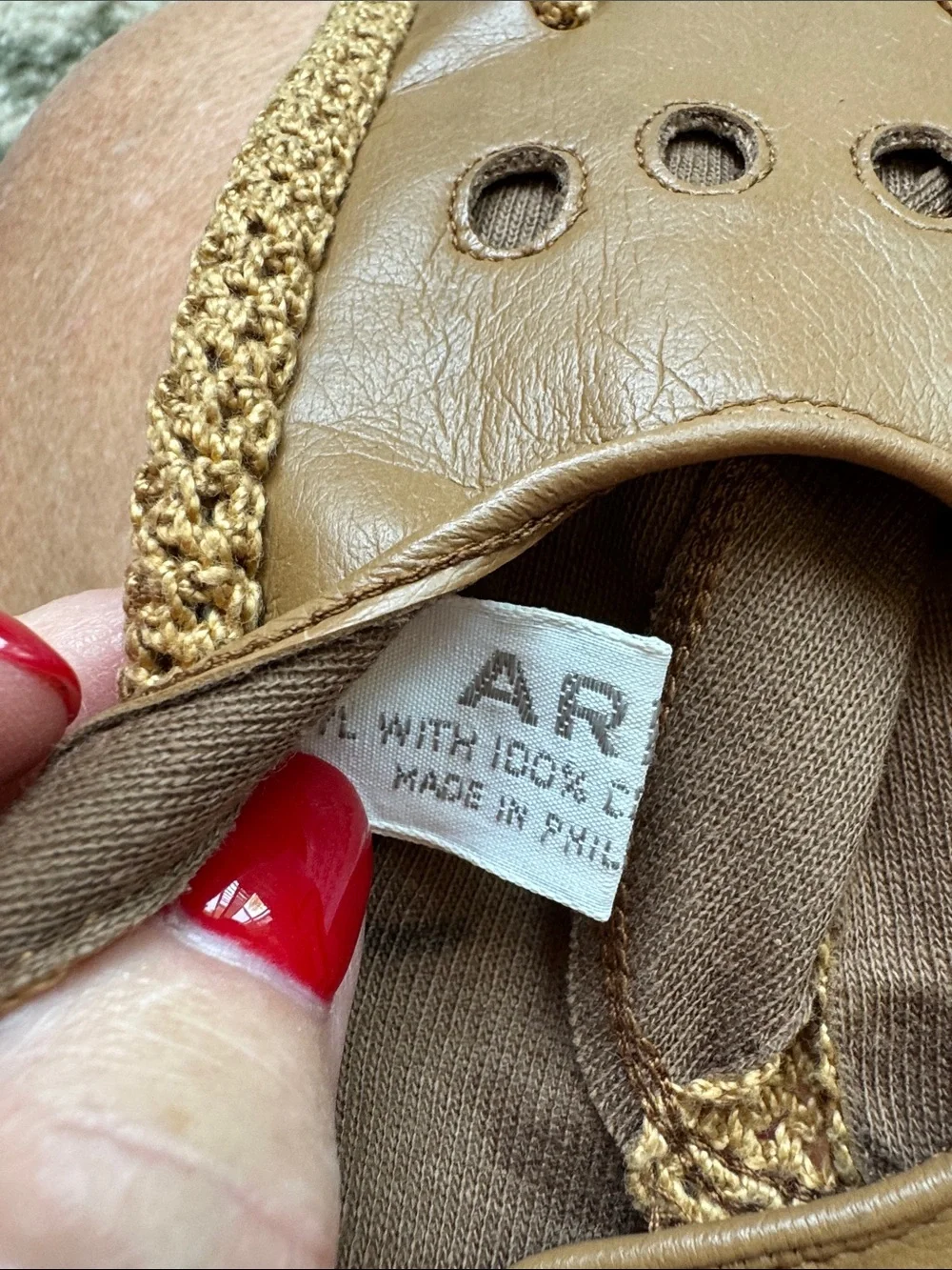 Vintage L tan vinyl driving gloves